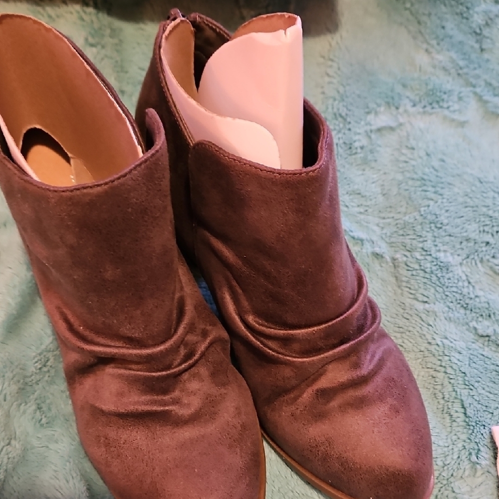 Report Gray Ankle Boots with Suede Finish and Slouchy Design